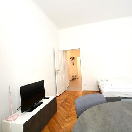 Universum Apartment 4 เวียนนา ภายนอก รูปภาพ